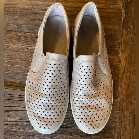 ECCO Womens Soft 7 Slip On Leather Perforated Casual Rose Gold Sneakers Size 9 - Picture 1 of 4